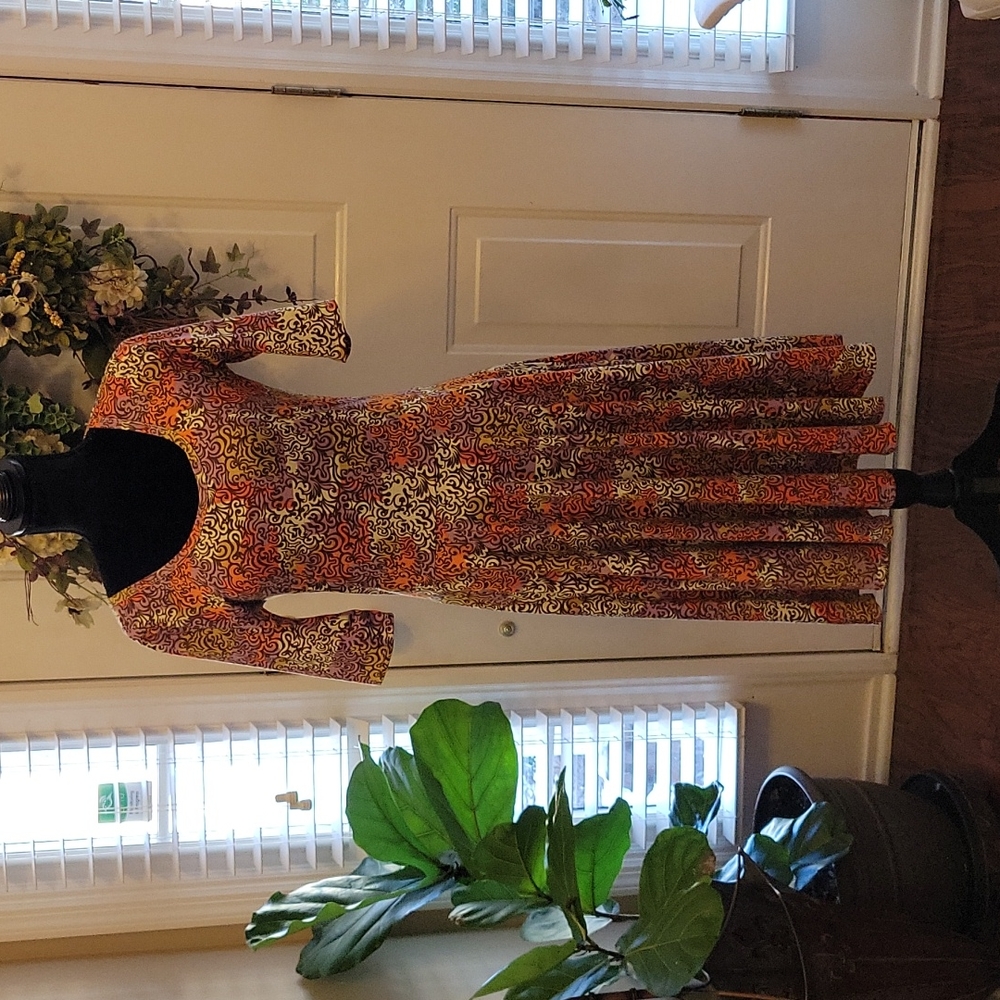 LuLaRoe brown orange lilac gold cream swirl round neck short sleeve dress …M EUC